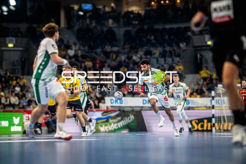 Kampf um den Ball in der SAP-Arena