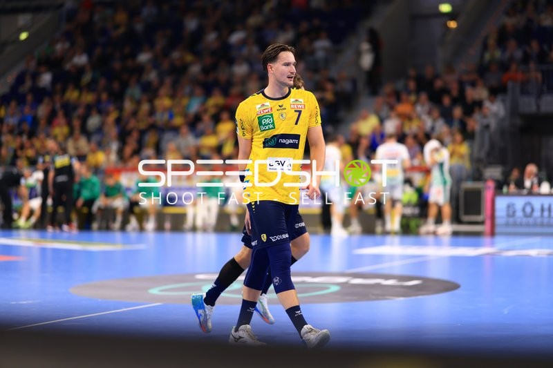 Robert Timmermeister (7; Rhein Neckar Löwen) positioniert sich