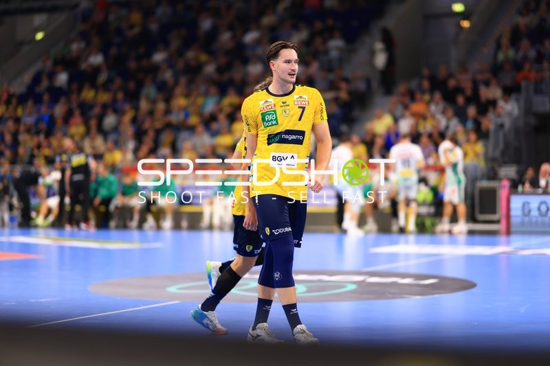 Robert Timmermeister (7; Rhein Neckar Löwen) positioniert sich