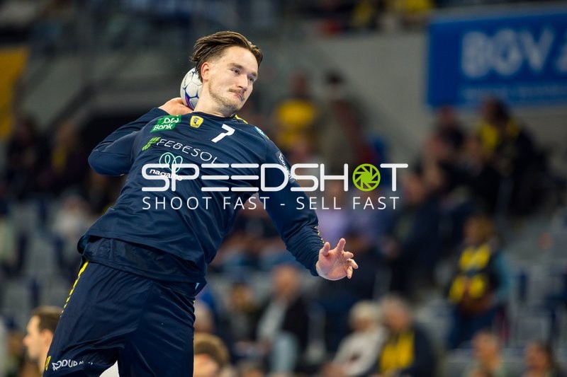 Robert Timmermeister (7; Rhein Neckar Löwen) wirft