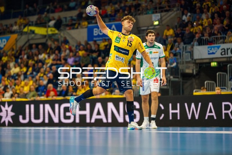 David More (15; Rhein Neckar Löwen) wirft aufs Tor