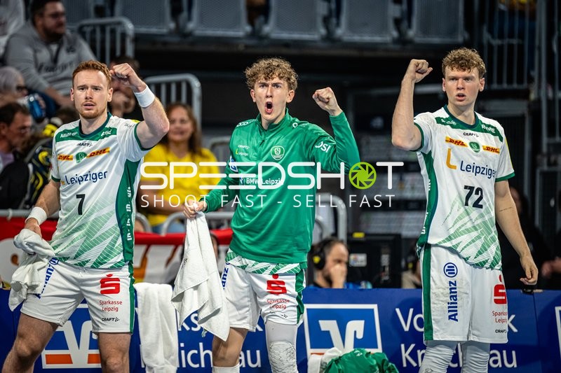 Jubel bei Tomas Piroch (7; SC DHfK Leipzig) und Anton Voß (34; SC DHfK Leipzig)