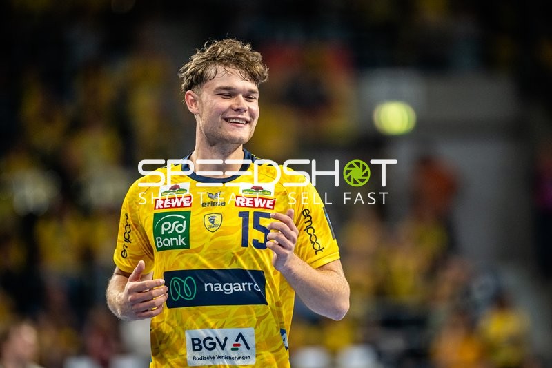 David More (15; Rhein Neckar Löwen) positioniert sich