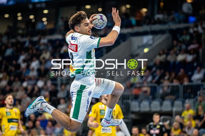 1. Handball-Bundesliga: Lucas Krzikalla (8; SC DHfK Leipzig) wirft aufs Tor