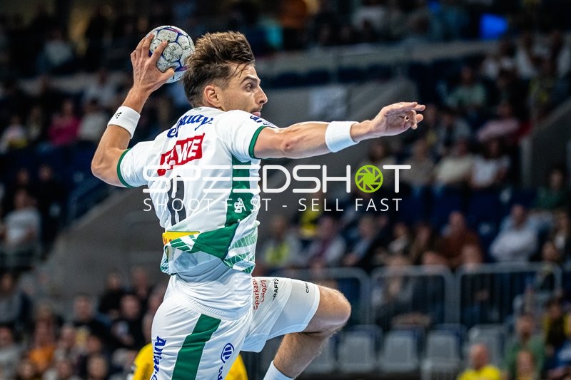 1. Handball-Bundesliga: Lucas Krzikalla (8; SC DHfK Leipzig) wirft aufs Tor