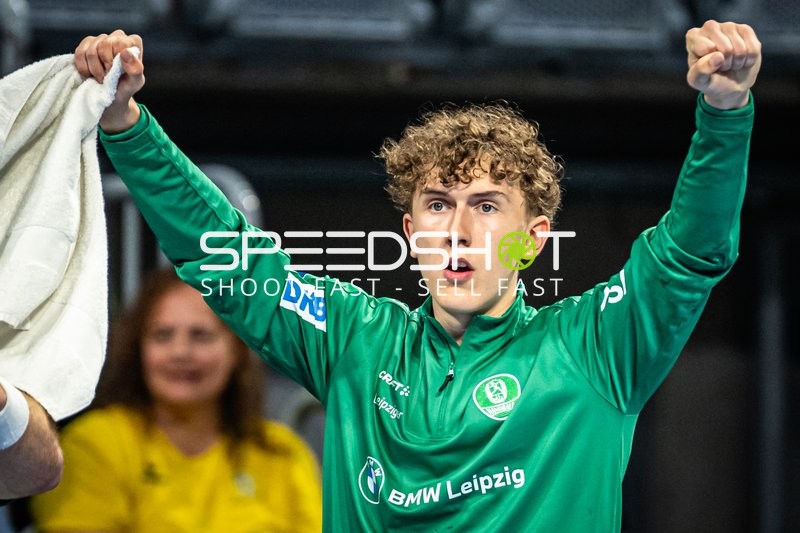 Anton Voß (34; SC DHfK Leipzig) jubelt nach Tor