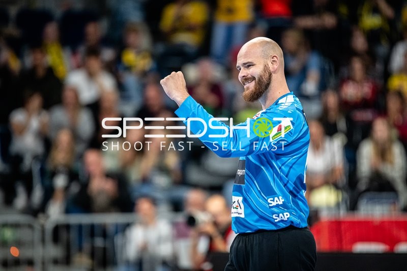 Mike Jensen (20; Rhein Neckar Löwen) jubelt nach Tor