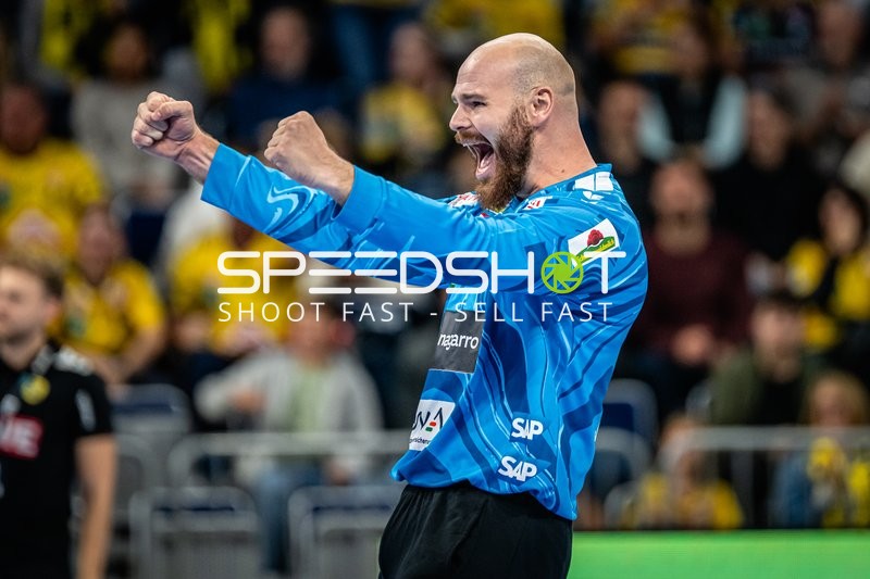 Mike Jensen (20; Rhein Neckar Löwen) jubelt nach Tor