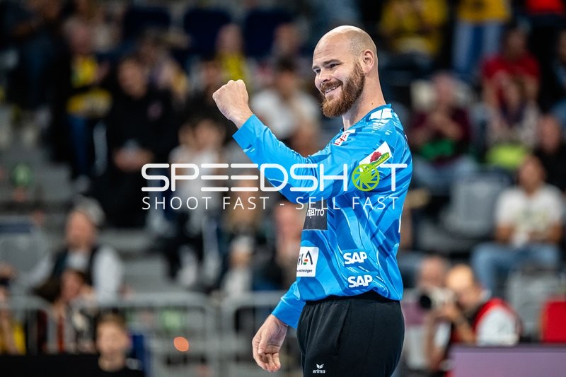 Mike Jensen (20; Rhein Neckar Löwen) jubelt nach Tor