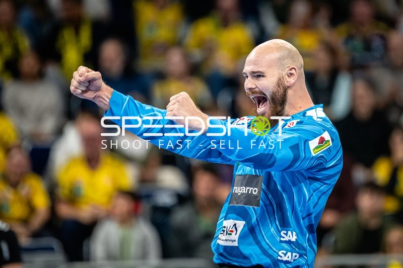 Mike Jensen (20; Rhein Neckar Löwen) jubelt nach Tor