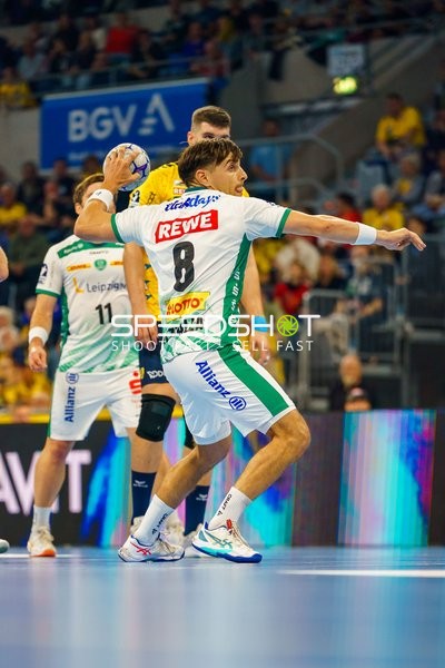 Lucas Krzikalla (8; SC DHfK Leipzig) wirft aufs Tor