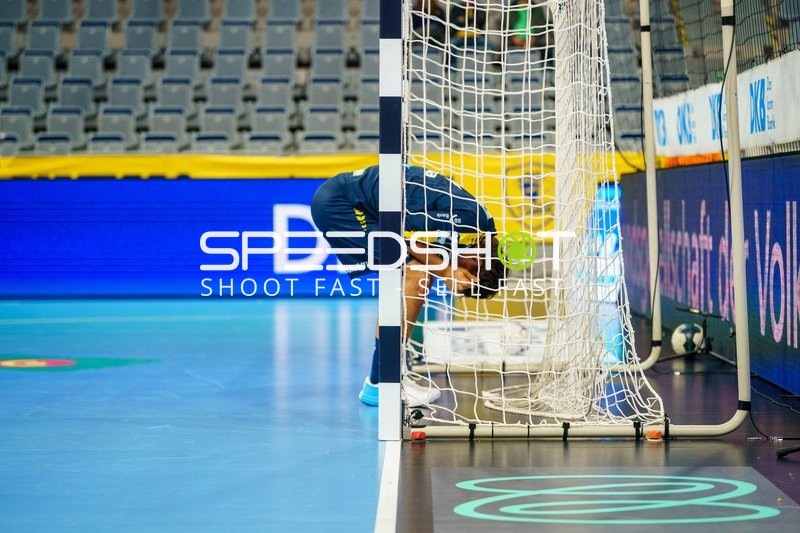 Torwart Mike Jensen (20; Rhein Neckar Löwen) im Tor