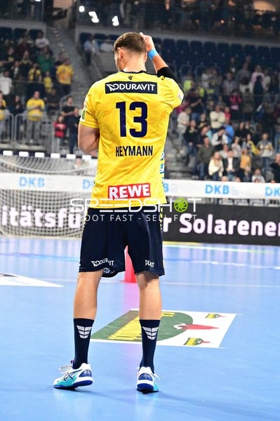 Sebastian Heymann (13; Rhein Neckar Löwen) positioniert sich