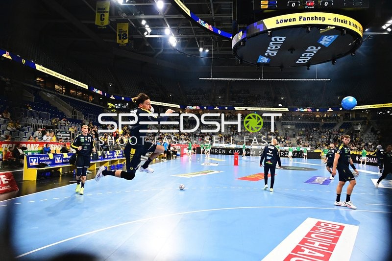 Edwin Aspenbäck wirft im Sprung