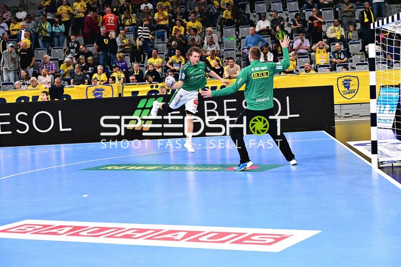 Tomas Piroch (7; SC DHfK Leipzig) wirft aufs Tor