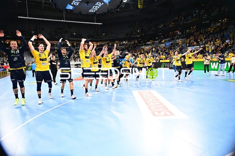 Rhein-Neckar Löwen feiern gemeinsamen Sieg