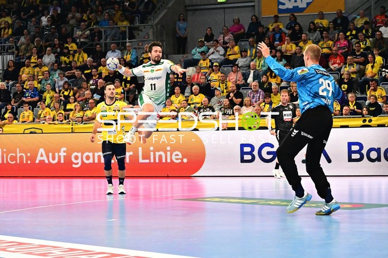 Lukas Binder (11; SC DHfK Leipzig) wirft aufs Tor