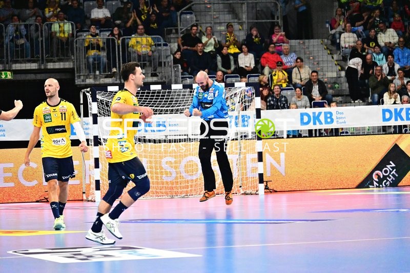 Mike Jensen (20; Rhein Neckar Löwen) jubelt nach Tor