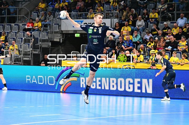 Tim Nothdurft (8; Rhein Neckar Löwen) wirft aufs Tor