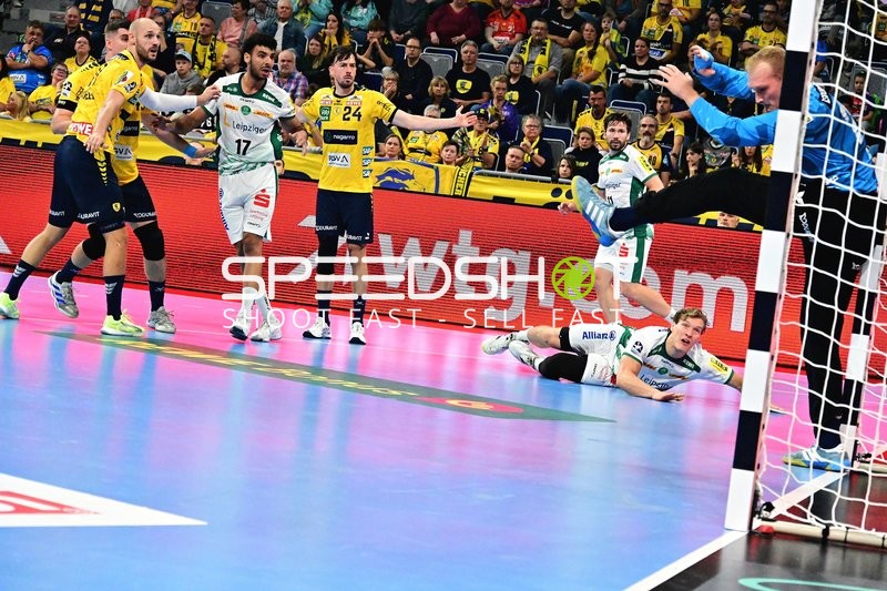 Patrick Groetzki (24; Rhein Neckar Löwen) verteidigt vor dem Tor