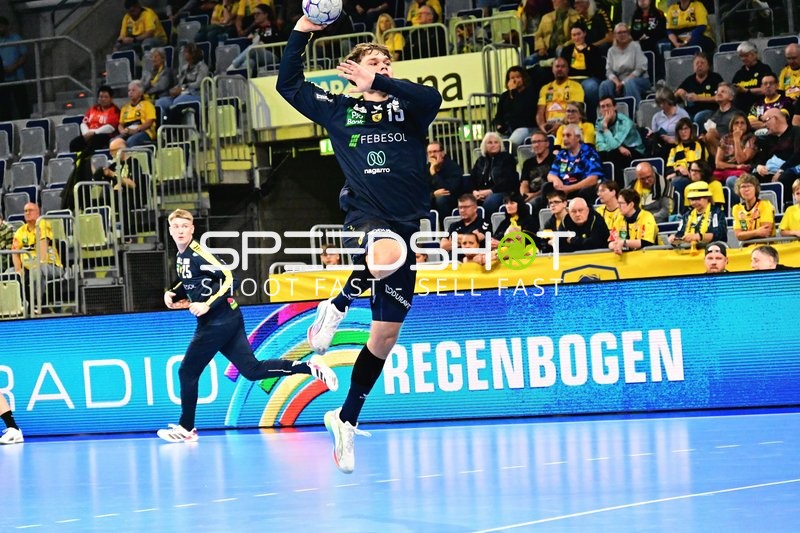 David More (15; Rhein Neckar Löwen) wirft aufs Tor