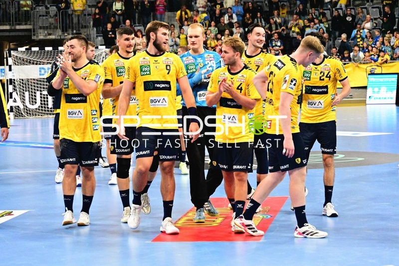 Rhein Neckar Löwen applaudieren