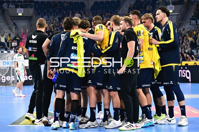 Rhein-Neckar Löwen bilden Gruppen-Huddle in der SAP Arena
