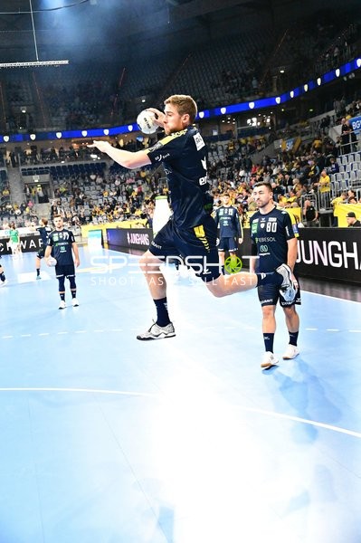 Rhein-Neckar Löwen Spieler beim Sprungwurf im Spiel gegen SC DHfK Leipzig