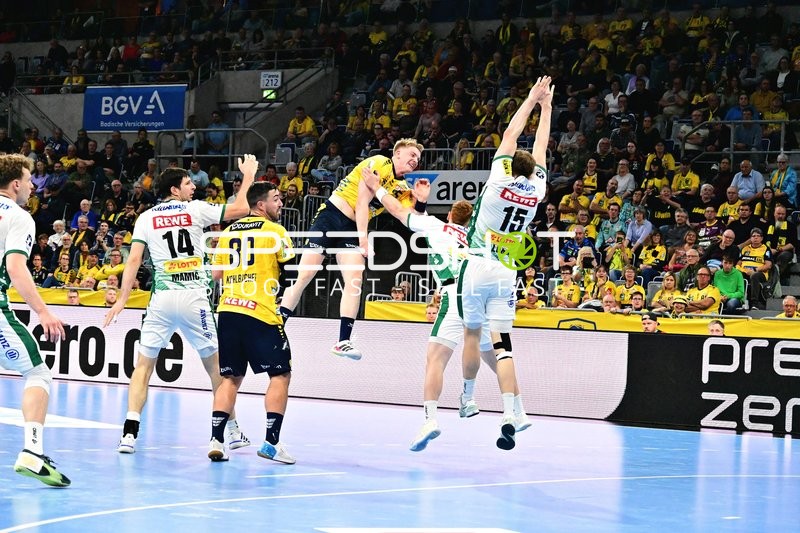 Jannik Kohlbacher (80; Rhein Neckar Löwen) wirft aufs Tor