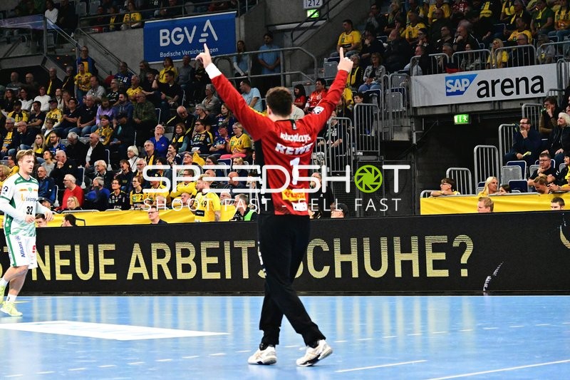 Domenico Ebner (1; SC DHfK Leipzig) jubelt