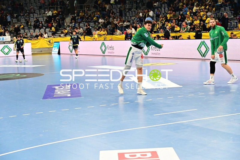 William Bogojevic und Matej Klima beim Passspiel in der SAP Arena