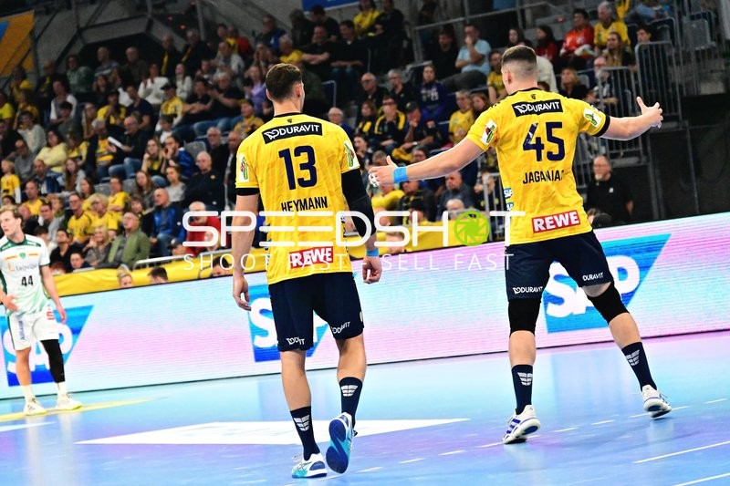 Sebastian Heymann (13; Rhein Neckar Löwen) und Halil Jaganjac (45; Rhein Neckar Löwen) positionieren sich