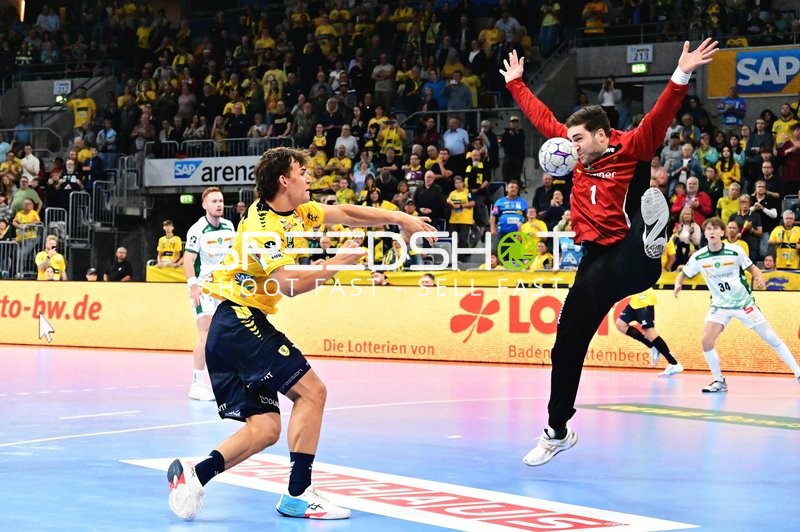 Gino Steenaerts (14; Rhein Neckar Löwen) wirft aufs Tor