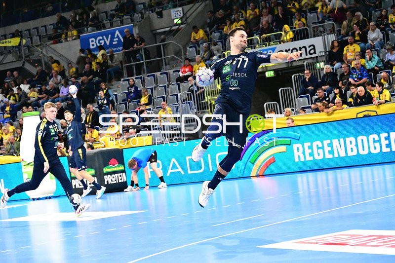 Dani Baijens (77; Rhein Neckar Löwen) wirft aufs Tor