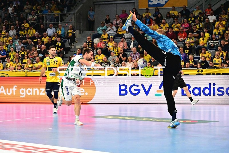 Lukas Binder (11; SC DHfK Leipzig) wirft aufs Tor