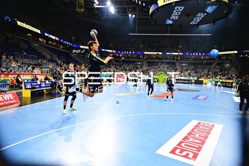 Gino Steenaerts (14; Rhein Neckar Löwen) im Sprungwurf