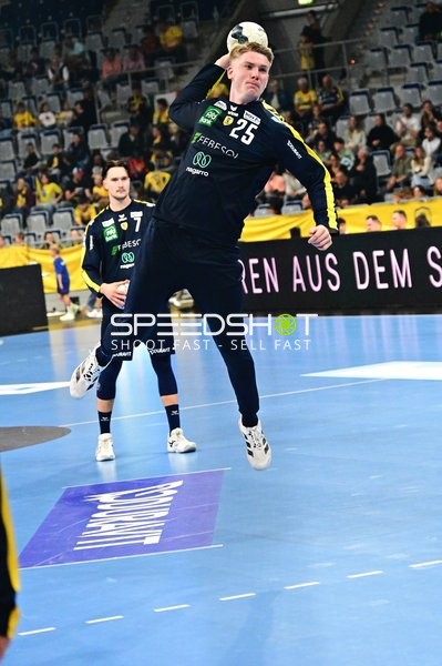 Haukur Thrastarson (25; Rhein Neckar Löwen) wirft