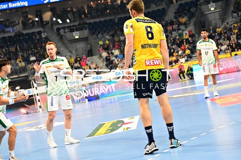 Tomas Piroch (7; SC DHfK Leipzig) und Ahmed Khairy (17; SC DHfK Leipzig) positionieren sich