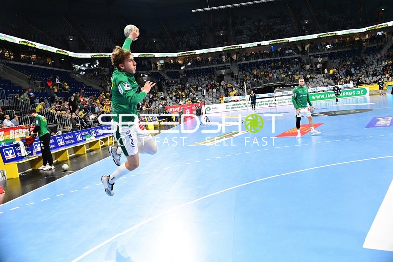 Anton Voß (34; SC DHfK Leipzig) wirft aufs Tor