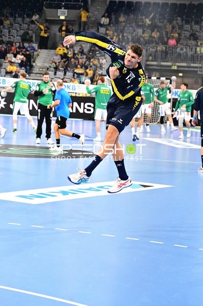 Sebastian Heymann mit Sprungwurf in der SAP Arena