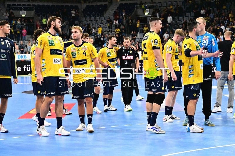 Rhein Neckar Löwen Spieler auf dem Spielfeld