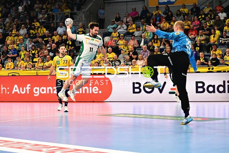 Lukas Binder (11; SC DHfK Leipzig) wirft aufs Tor