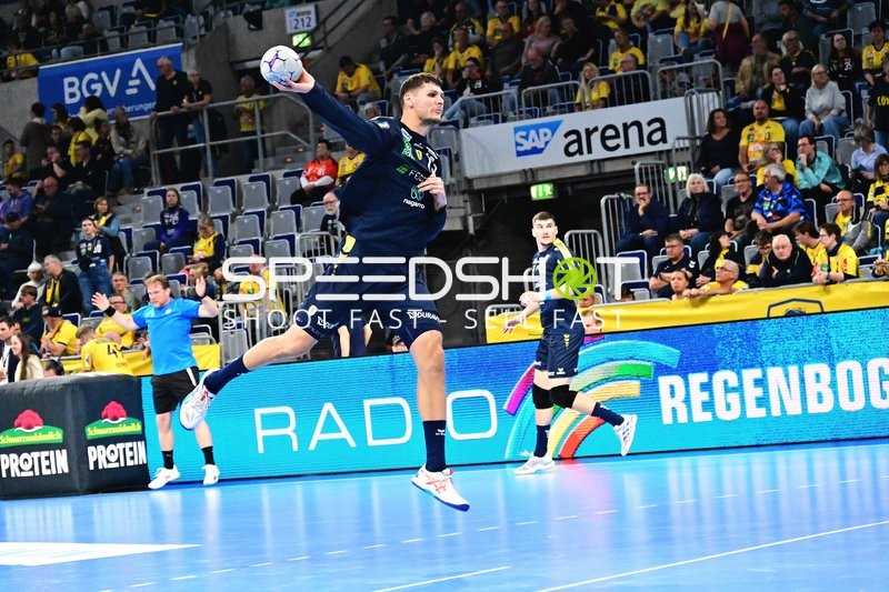 Sebastian Heymann (13; Rhein Neckar Löwen) wirft aufs Tor