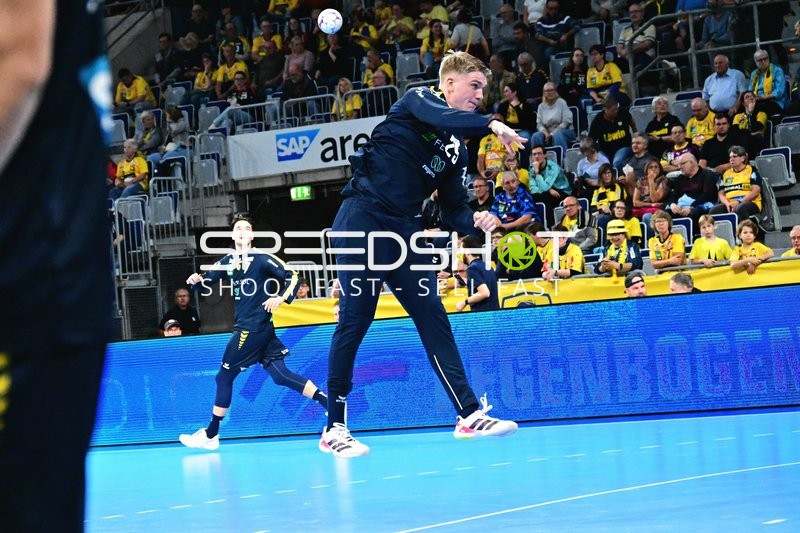 Haukur Thrastarson (25; Rhein Neckar Löwen) wirft den Ball