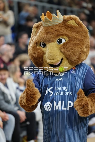 Maskottchen von MLP zeigt Daumen hoch