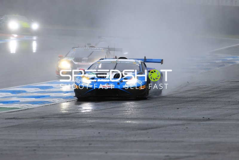 Rennfahrzeug beim Rennen
