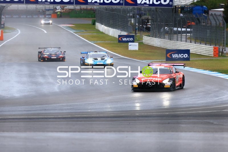 DTM Rennwagen auf der Strecke