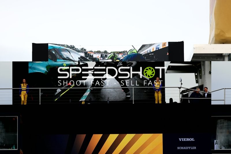 Rennfahrzeug beim Boxenstopp