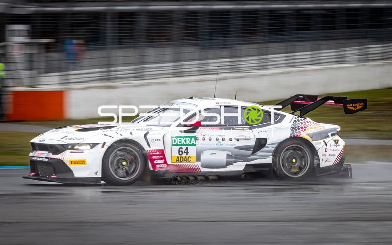 Rennfahrzeug beim Rennen