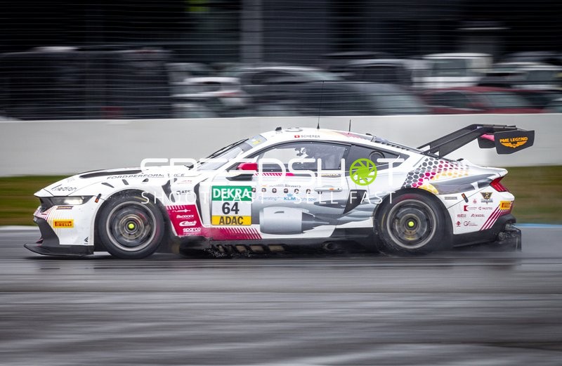 Rennfahrzeug auf dem Hockenheimring